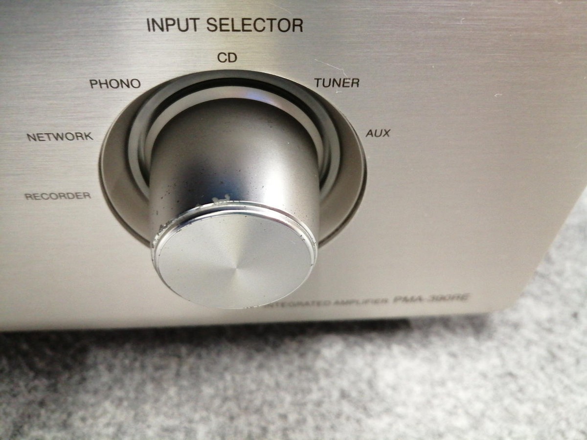 Denon PMA-390RE Integrated Amplifier Silver Good Condition Denon PMA-390RE Integrated Amplifier Silver Good Condition