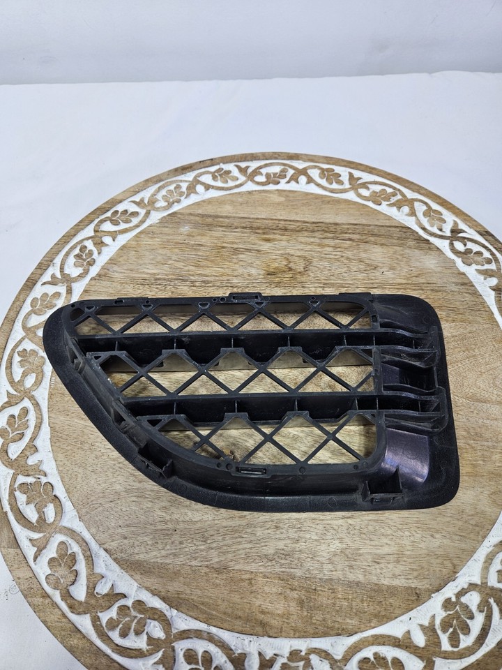 0609 Range Rover Sport L320 RH Right Passenger Fender Grille Vent Trim