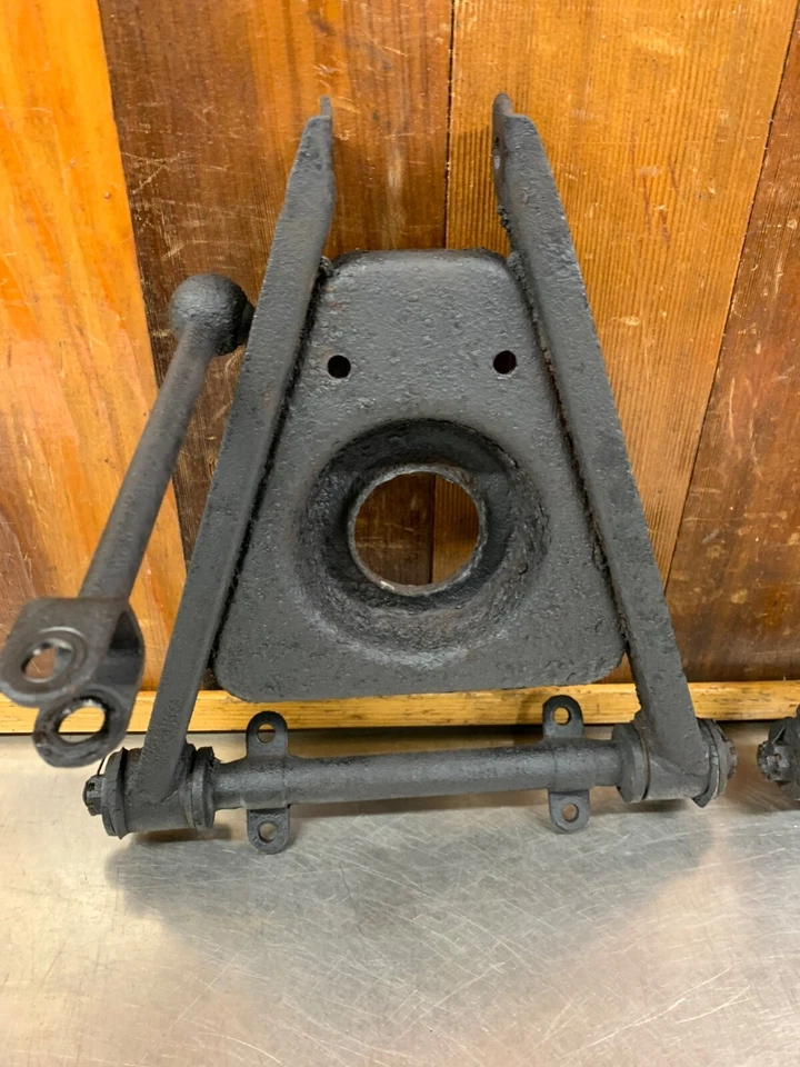 MG MGB 1962-80 • Original Front Wishbone Control Arm Set, Used. MG6085 - Image 4 of 4