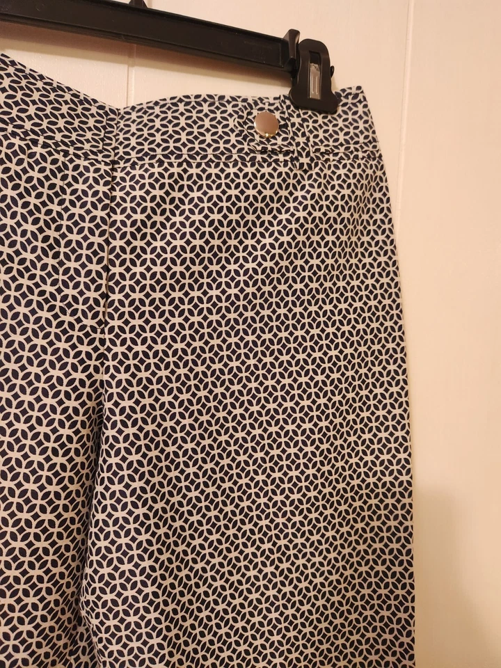 Ann Taylor Margo 真丝卡普里裤女式 8 有内衬蓝色白色奖章印花 — 第 2/4 张图片