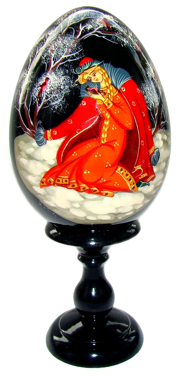 OEUF COLLECTION - BEAUTÉ RUSSE AVEC UN CHÂLE