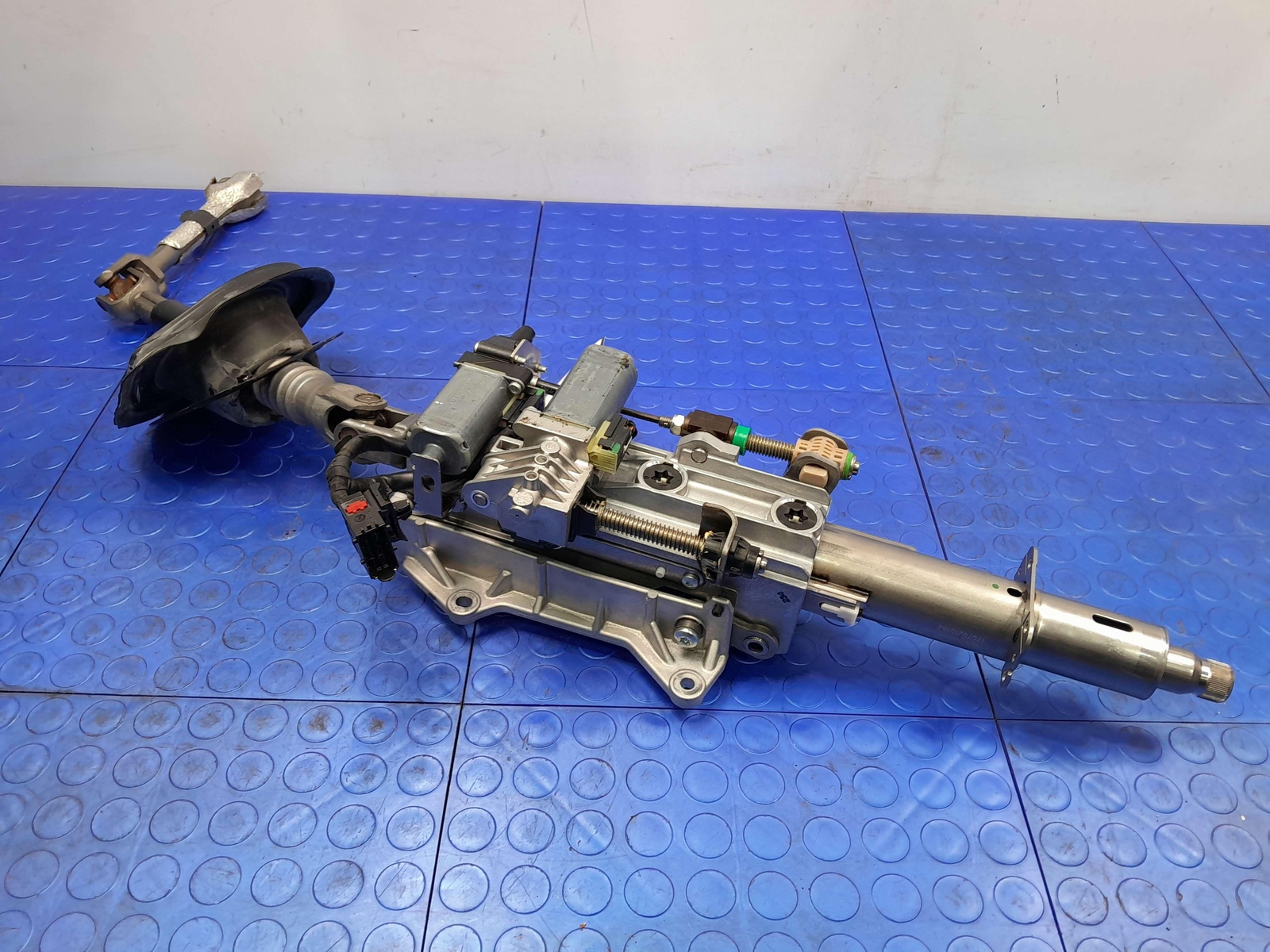 17-24 Maserati Ghibli Power Adjustable Steering Column Bare Genuine OEM
