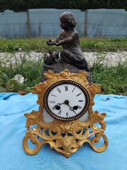 ancienne pendule bronze et marbre et  régule doré avec un enfant patine bronze - Photo 4/4