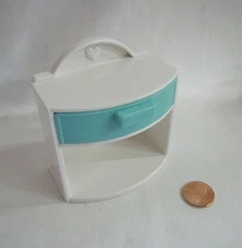 PLAYSKOOL Dollhouse-Sized WHITE BEDROOM DRESSER with Mint Color Drawer Opens