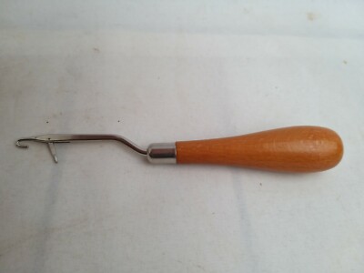  Vintage Patons Holzgriff Riegel Haken Teppichherstellung Werkzeug 15 cm lang Silberrand