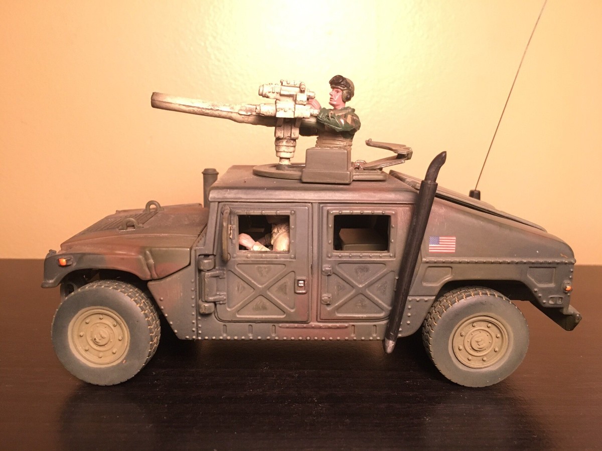 値下げ!マテル ミニカー 32 U.S. ARMY A32 RARE Forces Of Valor Unimax 1:32 U.S. M1036 Humvee Camo