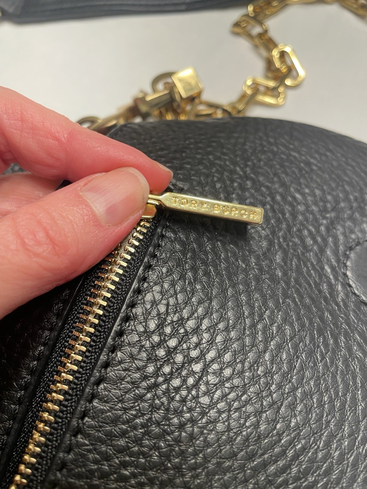 Tory Burch Amanda Logo Crossbody Pebbled Leather Clutch Black Gold Chain Link thumbnail 12