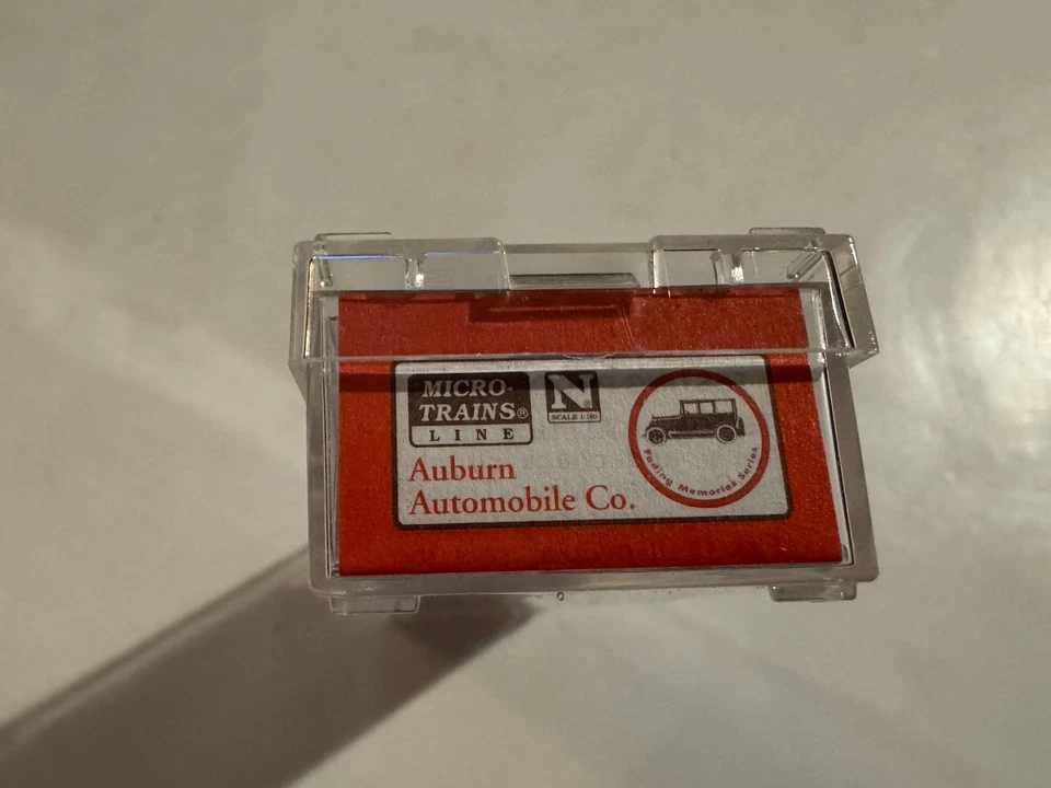 Micro-Trains N scale Fading Memories Series Auburn Automobile Co. 40' Reefer Car - Image 3 of 4