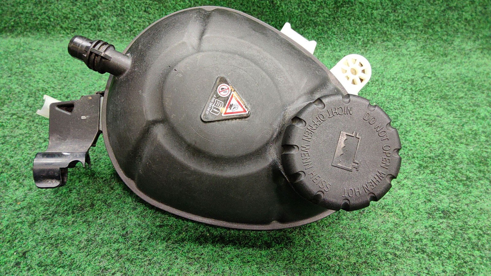 2016-2022 Mercedes Benz Glc 300 Coolant Expansion Tank Oem A2055000049