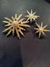 Emmons gold-tone starburst brooch and matching clip-on earrings set with aurora