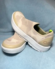 Women’s OOFOS EEZEE Camo Tan Slip On Shoes Sneakers 9