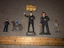 RARE LOT DE FIGURINES ANCIENNES TRAIN ET JOUET EN MÉTAL ET PLASTIQUE