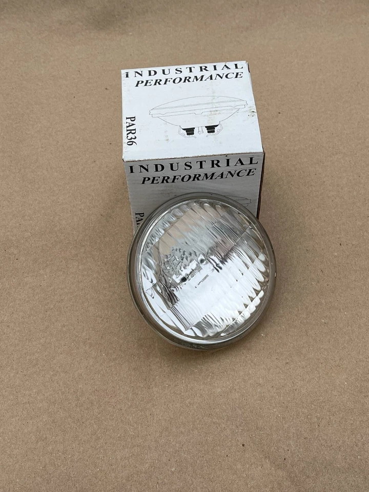 GE Industrial Performance Par36 sealed beam 8 watt 6V / slip on terminals - Image 4 of 4