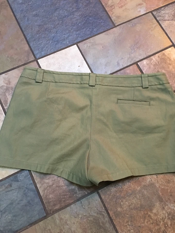 Nwot!!! Women's Lacoste Green Shorts Size 14 Euc W10 - Image 2 of 3