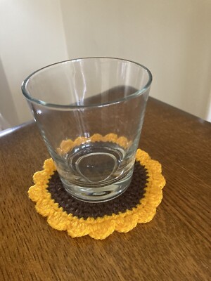 Häkelnde Sonnenblumenuntersetzer
