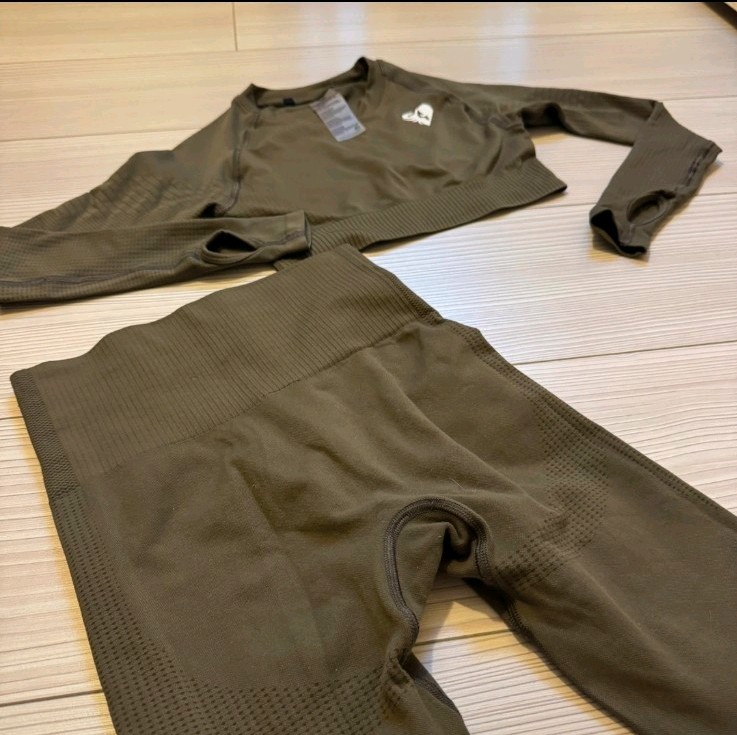 Women's Best Workout Set Gym Top Leggings Khaki Größe XS