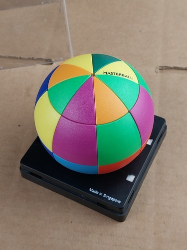 Masterball GeoMaster Rainbow Twist Puzzle Ball Logic Game + Case W/Instructions