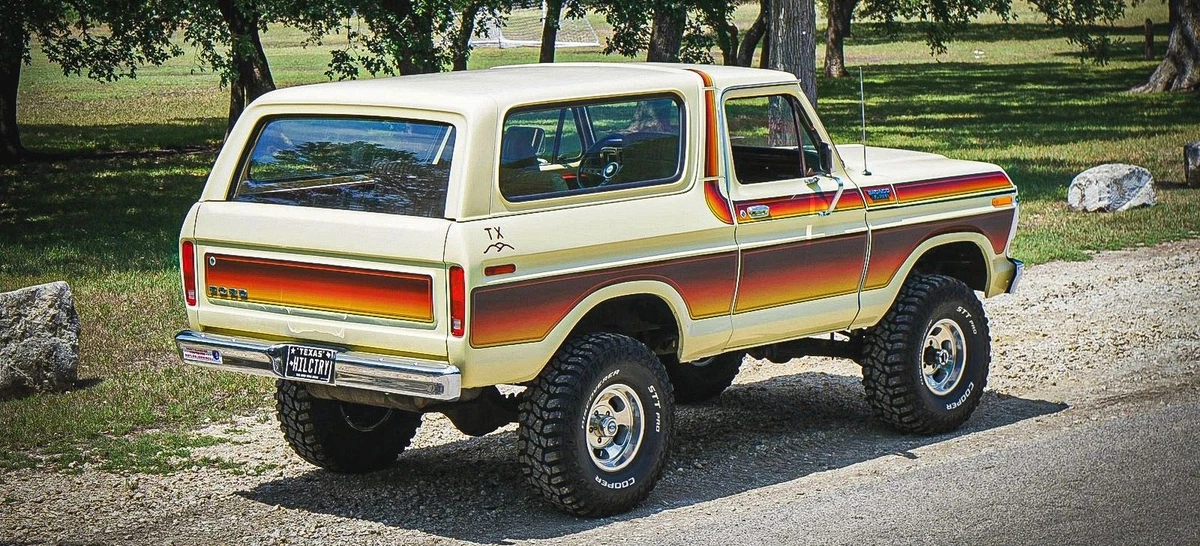 Rare Free Wheeling Graphics Decorate This Lifted '79 Bronco