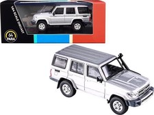 TOYOTA LAND CRUISER 76 SILVER PEARL 1/64 DIECAST MODEL CAR BY PARAGON PA-55312
