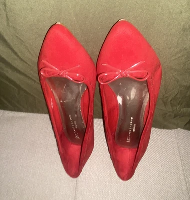 M&S Womens Red Suede Court Shoes Kitten Low Heel Pointed Toe Bow UK 6.5 - Image 1 of 4