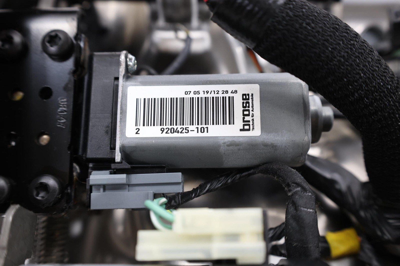 2014-2022 JEEP GRAND CHEROKEE WK FRONT RIGHT SIDE LOWER SEAT ADJUSTING TRACK OEM