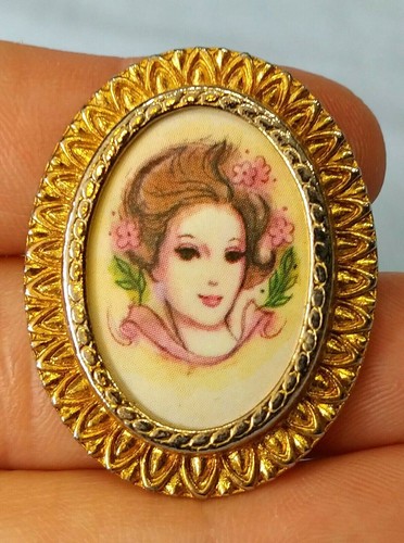Vintage Pin Brooch Young Woman Pink Flowers Oval Portrait - Picture 9 of 12