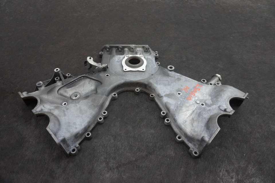 Panel de cubierta de distribución inferior delantero del motor 94810102220 Porsche Panamera GTS 970 10-16 Foto 4 de 4