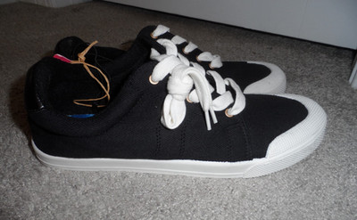 Cool Roxy size 6 black white Pierview soft side canvas sneakers women NWT