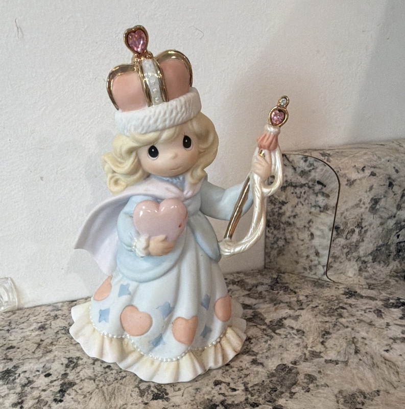 Precious Moments Porcelain Angel Heart Figurine 2000 #795151