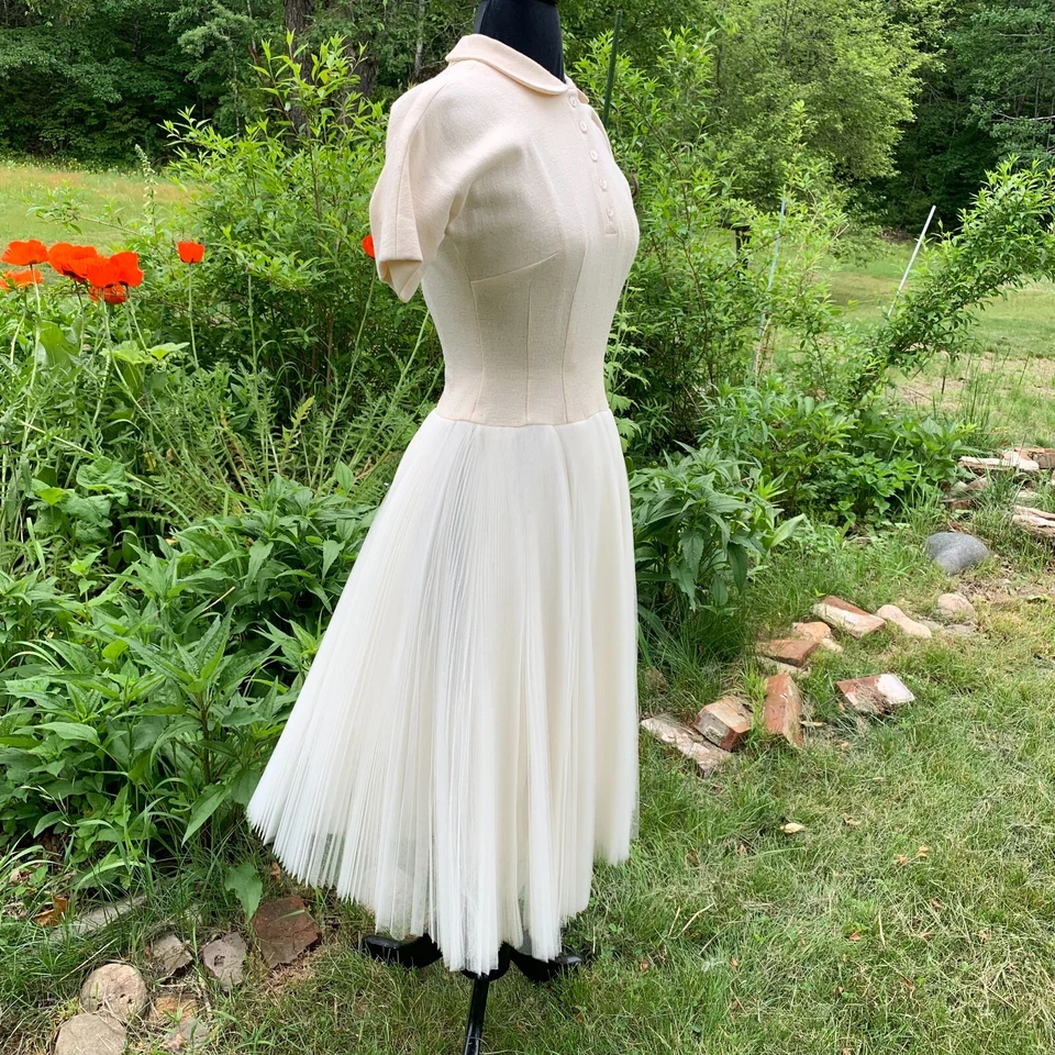 Vestido de novia de invierno Anne Fogarty años 50 bailarina longitud acordeón falda plisada Foto 3 de 4