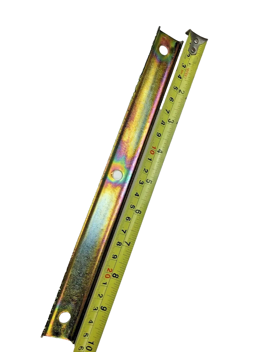 MTC3139 MOULDING TAILGATE LAND ROVER DEF - Land Rover Treasure Shop