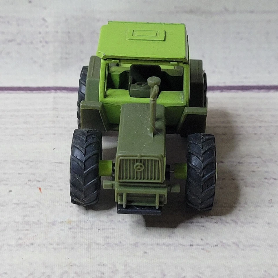 Vintage Matchbox MB-Trac 1600 Turbo 1/64 two tone green tractor diecast/plastic  - Image 3 of 4