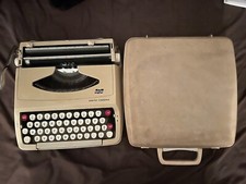Smith-Corona Portable Typewriter TA010 thumbnail