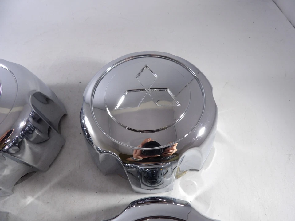 Juego de tapas centrales de cubierta de rueda central OEM 1997 1998 1999-2004 Mitsubishi Montero Foto 3 de 4