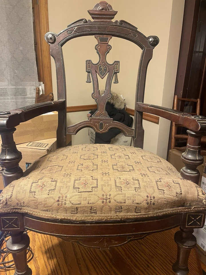 Silla de salón acolchada trono de madera infantil vintage Foto 2 de 4