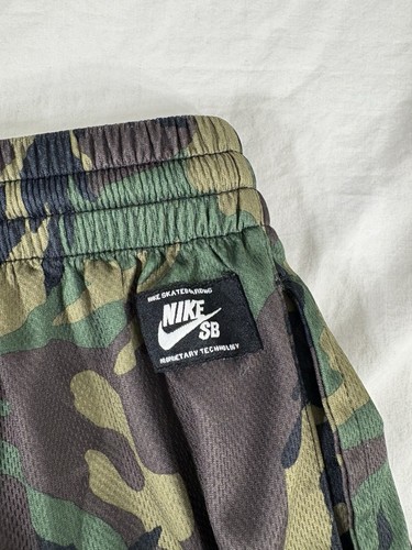 Nike SB Boys Green Camo Basketball Shorts Size M - Picture 8 of 9