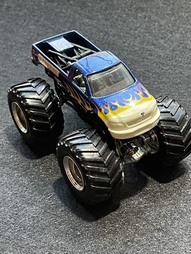 Hot Wheels Monster Jam Mixed Lot of 12 Monster Trucks - 4 New in Package - Picture 12 of 13