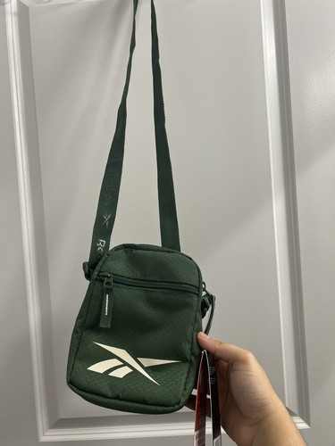 Sac à main bandoulière Reebok pour femmes neuf avec étiquette PDSF 35 $ parfait pour les vêtements de sport décontractés de gym - Photo 2/5
