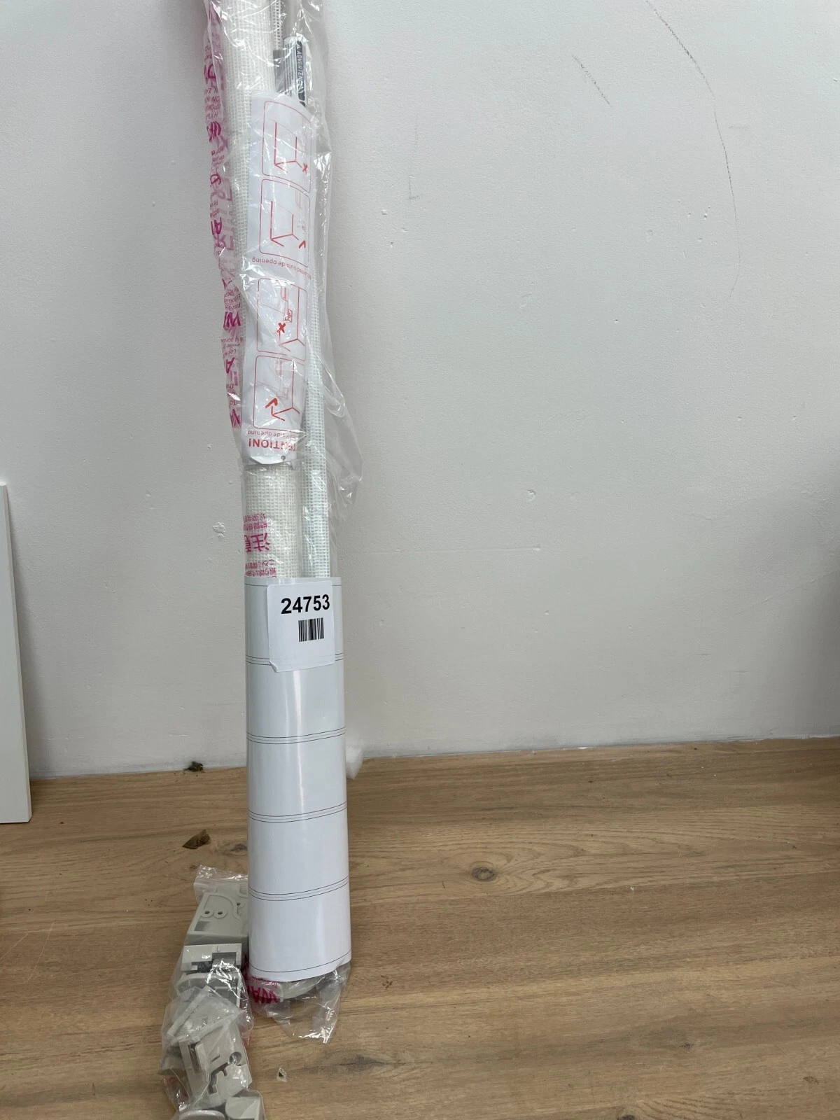 Dream baby retractable gate white G8201BB - Read Description