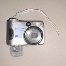 Sony Cyber-shot DSC-S60 4.1MP Silver Compact Camera 3x Zoom Carl Zeiss Case