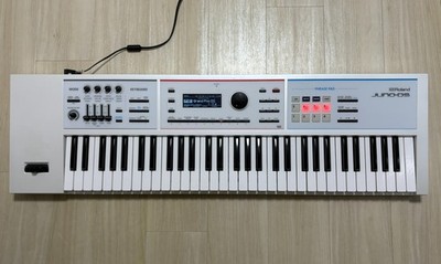 Roland JUNO-DS61W White 61-Key Keyboard Synthesizer with Soft Case