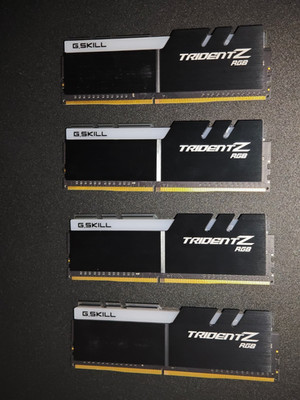 G.SKILL Trident  32GB (4x8GB) Z RGB DDR4 3200 CL16 RAM Arbeitsspeicher Quad Kit