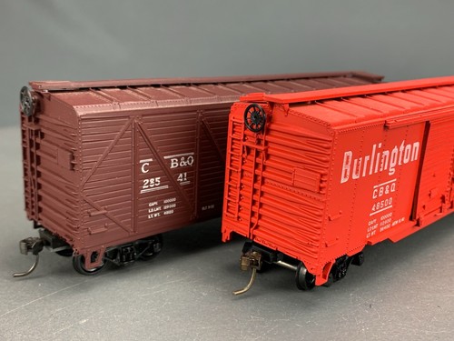 2 vagones de carga HO Ath & RND CB&Q • doble y única puerta #48500 #28541 con KD HO5330 | Zustand: Used