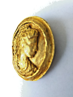 RARE BROCHE CAMée signée CHRISTIAN LACROIX