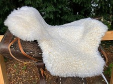 Lammfell Sattelbezug Sattelauflage Lammfellbezug Western Sattelpad Weiß Gelockt