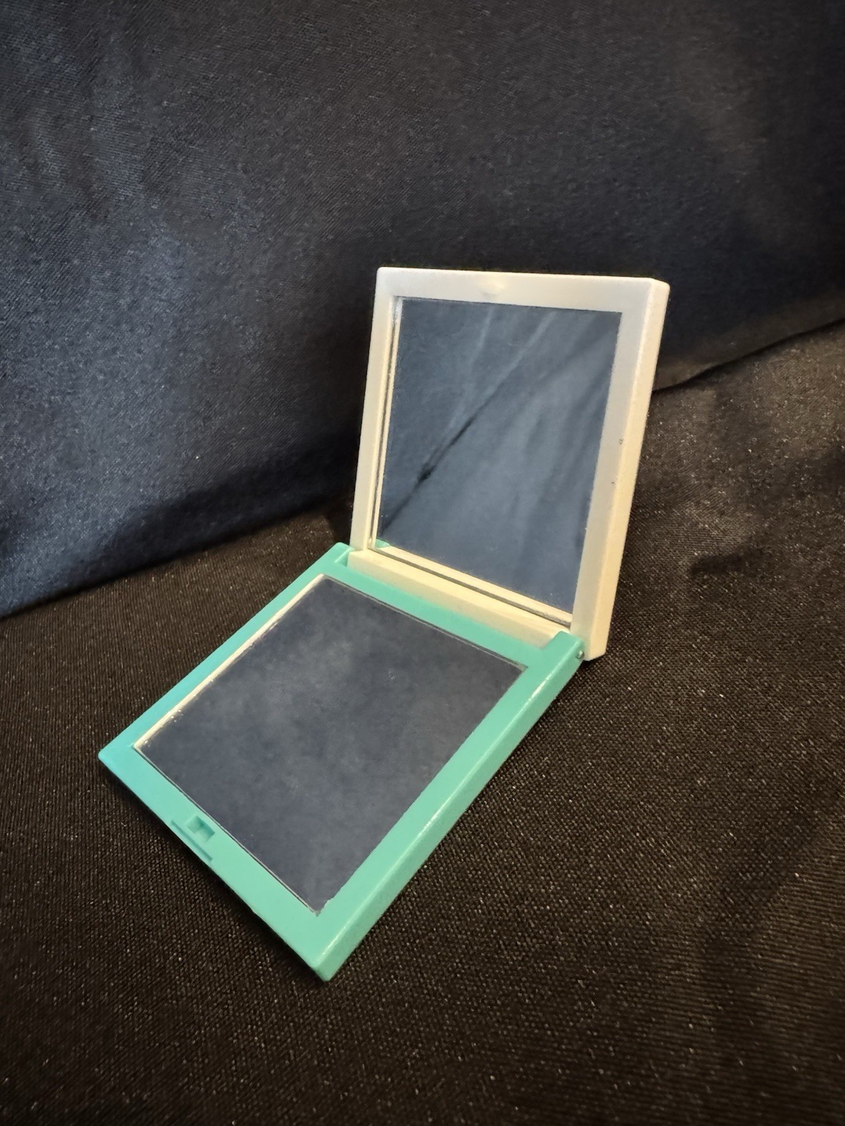 Vintage RARE Kate Spade New York Blue White Compact MakeUp Mirror All Eyes On Me thumbnail 4