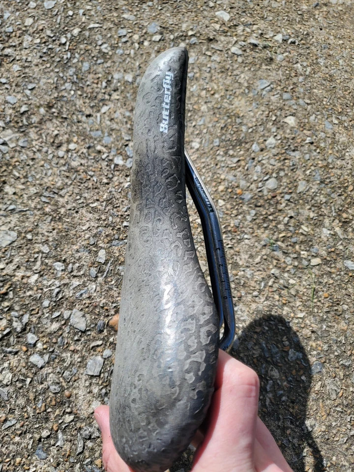 Sillín de riel de titanio bordado Terry Butterfly X hecho en Italia Foto 2 de 3