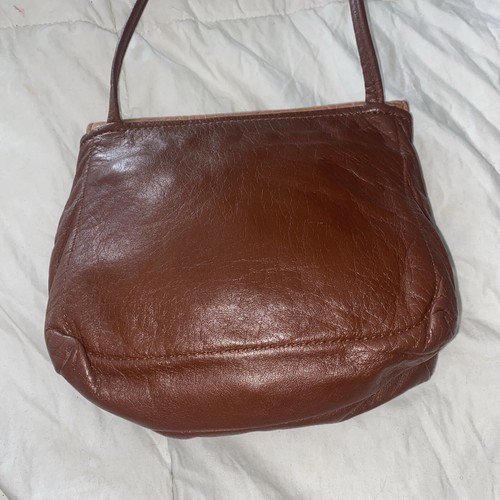 Ladies Soft Leather Purse Embossed Floral DesignW/ Steve Madden Accessory Pouch - Picture 3 of 12