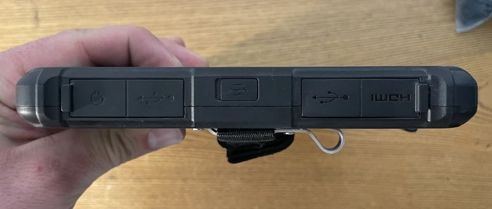 Tablet resistente BAK USA Seal 8 Windows - Intel Atom - 8 GB RAM - 64 GB eMMC (sin sistema operativo) Foto 3 de 4