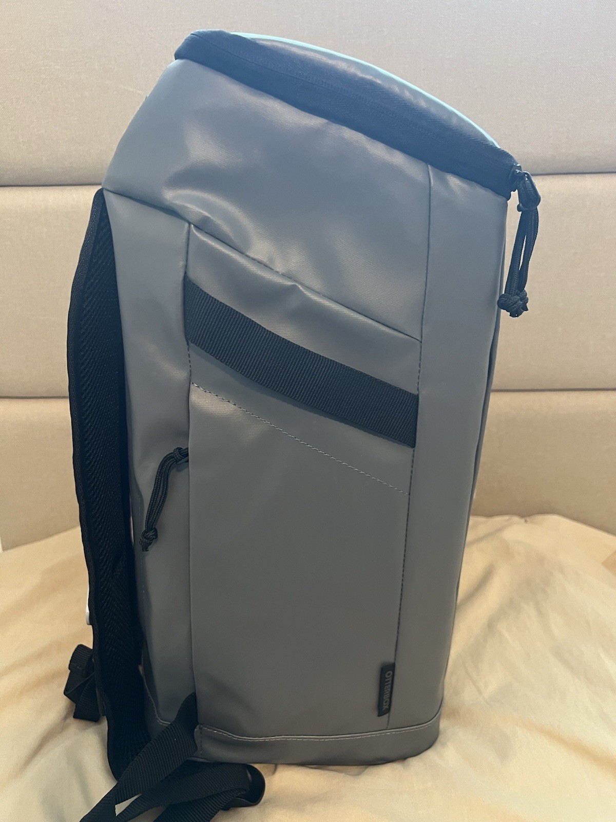 Brand New NWT: Otterbox Backpack Cooler 18 - 24 Can w/Tags Gray